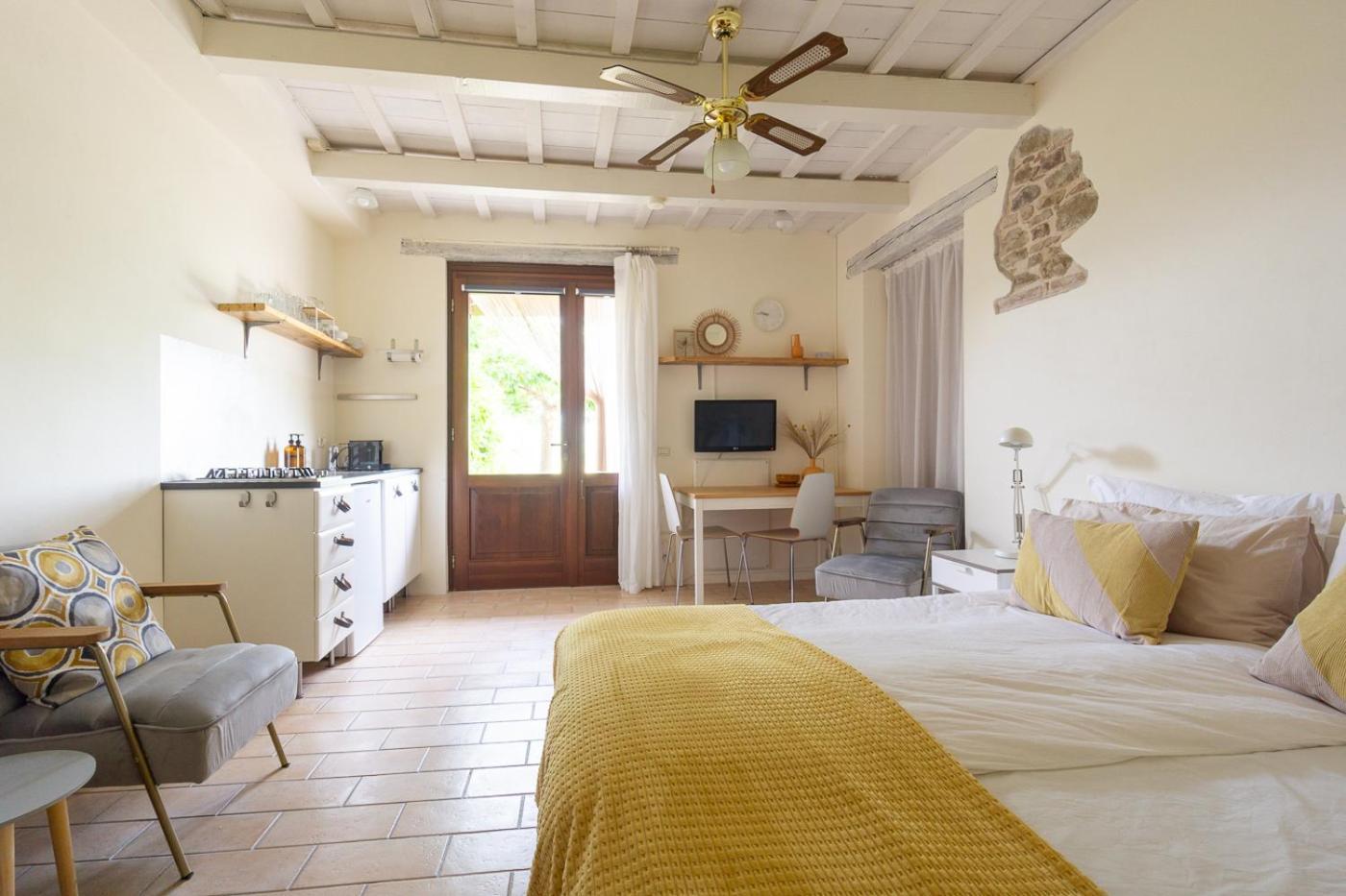 Rosa Nel Pozzo Apartments And B&B San Pietro  Exteriér fotografie