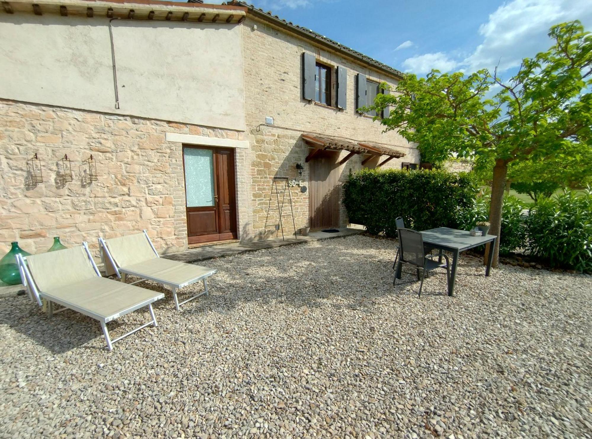 Rosa Nel Pozzo Apartments And B&B San Pietro  Exteriér fotografie