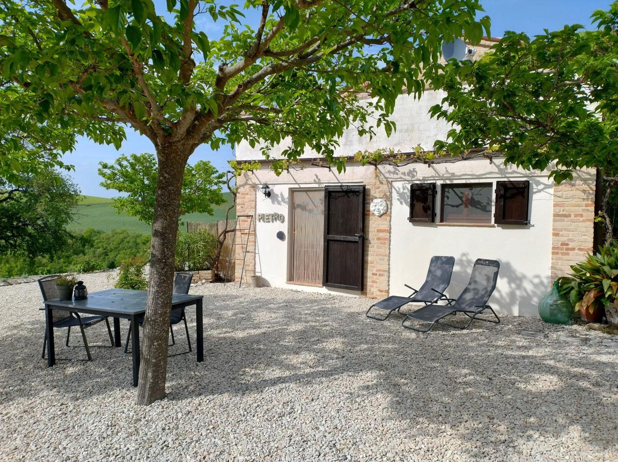 Rosa Nel Pozzo Apartments And B&B San Pietro  Exteriér fotografie